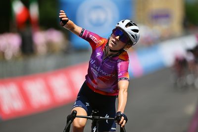 Niamh Fisher-Black wins summit finish on Giro d'Italia Women stage three