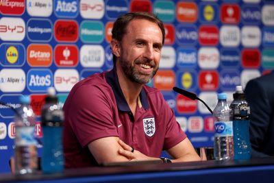 Gareth Southgate urges England to seize ‘chance to make history’