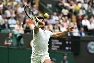 Carlos Alcaraz bounces back from slow start to reach Wimbledon semi-finals