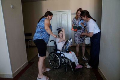 A hospital interrupts a teen’s dialysis as Ukraine hospital bombardment show cost of improved war tactics