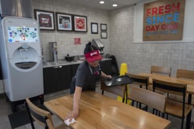 California Fast Food Workers Experience Wage Hike Impact