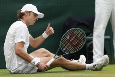 Novak Djokovic Advances To Wimbledon Semifinals Via Walkover