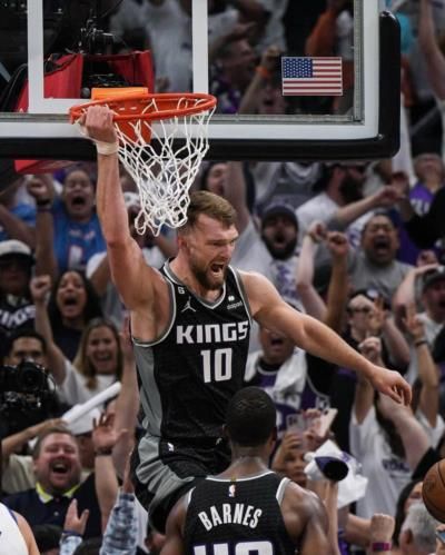 Domantas Sabonis Shines In Electrifying Basketball Game Performance