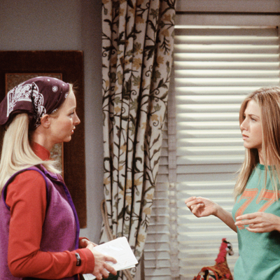 Lisa Kudrow Clarifies Jennifer Aniston's Claim She Hated Audience Laughter on 'Friends'