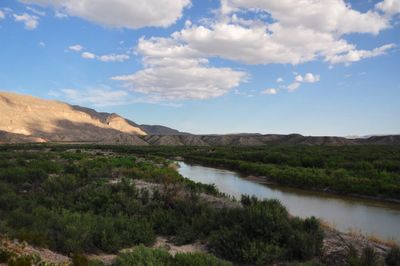 Texas Police Pull 54 Out of Rio Grande in Unusual Rescue: 'This Number of People is Odd'