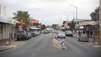 Plan sought for Alice Springs as curfew cools violence