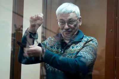 Jailed human rights campaigner denounces mass repression across Russia before court hearing feed cut off