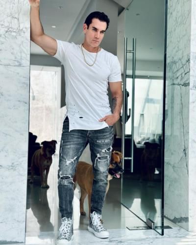 David Zepeda Stuns In Stylish Photoshoot On Instagram