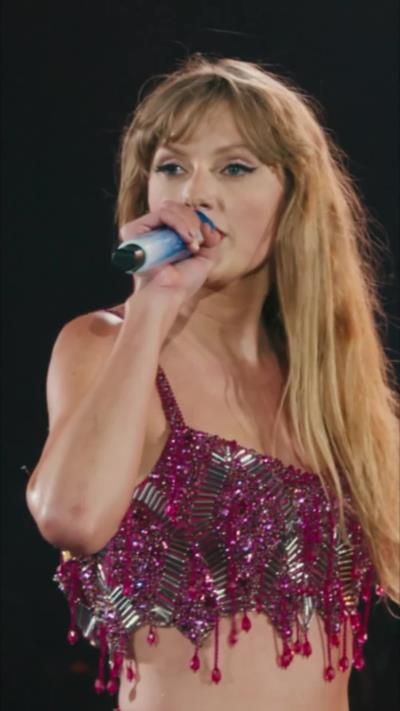 Taylor Swift Makes Billboard History With Third Album At No. 1