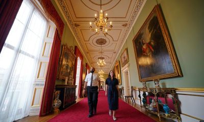 Who pockets the proceeds of £75 tours of Buckingham Palace?