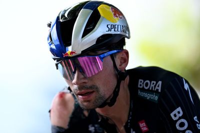 Primož Roglič suffers another crash, loses minutes in final kilometres of stage 12 at Tour de France