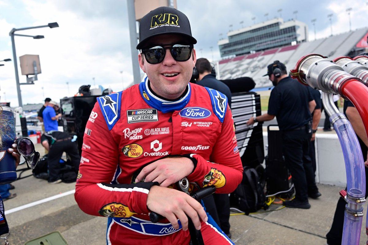 Front Row Motorsports welcomes Noah Gragson's…