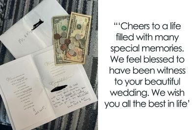 Couple Sneaks Into Random Wedding With 11 Dollar And 54 Cent Gift, Leaving Spouses In Stitches