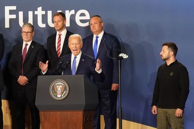 Keir Starmer defends Joe Biden’s Nato leadership after Zelensky gaffe
