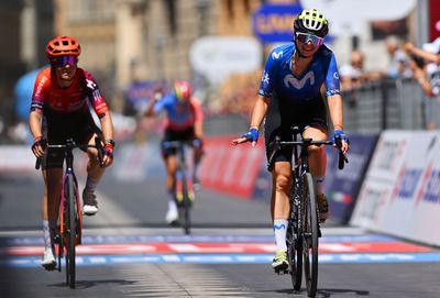 Giro d'Italia Women: Lippert beats Edwards to stage 6 victory