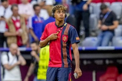 Spain Winger Lamine Yamal's Hidden Baby Photos With…