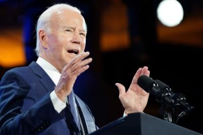 Axelrod Suggests Biden Consider Stepping Down Amid Polling Concerns