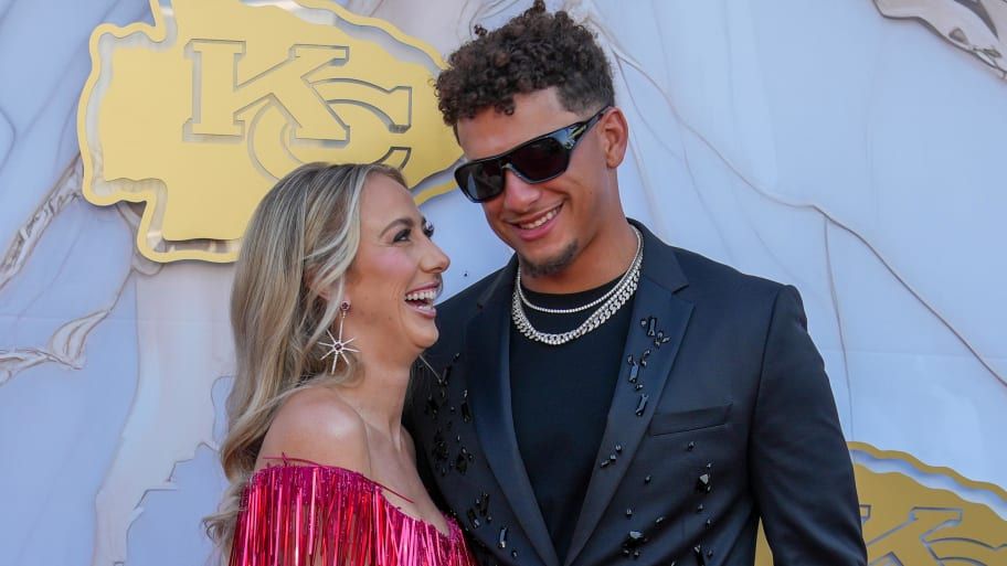 Patrick and Brittany Mahomes Announce Pregnancy With…