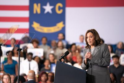 VP Harris shakes off protestor at rally