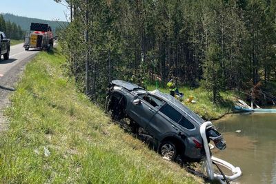 5 people escape hot, acidic pond after SUV drove into inactive geyser in Yellowstone National Park