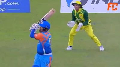 Watch: Vintage Yuvraj Singh rolls back the clock in Northampton, takes India to WCL final against Pakistan