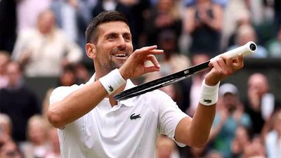 Watch: Novak Djokovic plays an imaginary violin after reaching Wimbledon final
