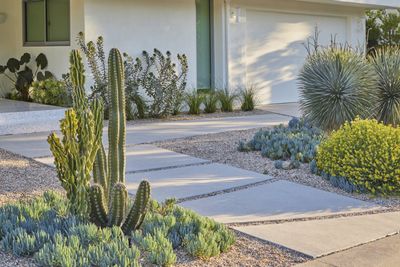 This Genius Pathway Trick is Something Everyone With Gravel in Their Yard Should Know About