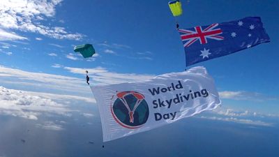 Hundreds jump from the skies to set world record