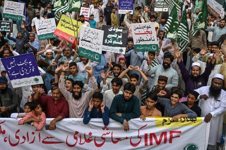 Pakistan Reaches $7 Bn Aid Deal With IMF