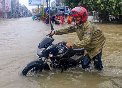 Mumbai: Massive rains lash the city, traffic disrupted; Orange alert by IMD