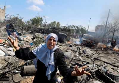 Air strike on Gaza 'safe zone' kills at least 90; Israel says it targeted Hamas chief Deif