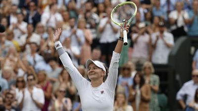 Barbora Krejčíková Holds Off Jasmine Paolini to Win Wimbledon Title