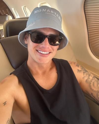 James Rodríguez Capturing A Stylish Selfie Moment