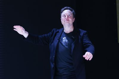 Elon Musk donates money to Trump PAC