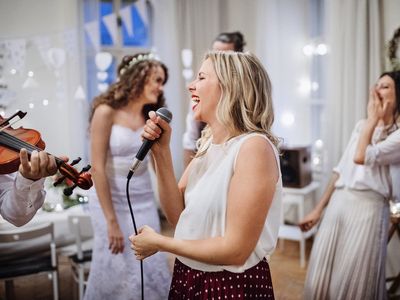 ‘You need to talk to him:’ Internet comes to wife’s defense after she embarrassed her husband by singing at a wedding