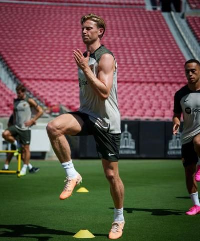 Frenkie De Jong's Intense Training Session Captured In Photo