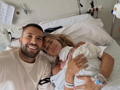 Jordi Alba's Heartwarming Family Moment In Hospital Selfie