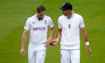 Chris Woakes cherishes Anderson’s England send-off after father’s death