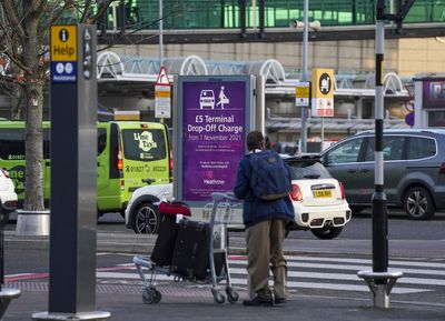 ‘Kiss and fly’ airport charges continue to increase as drivers pay £7 to stop for a minute