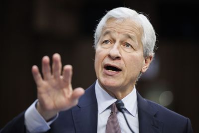 Top grades don't guarantee you're a great worker, says Jamie Dimon