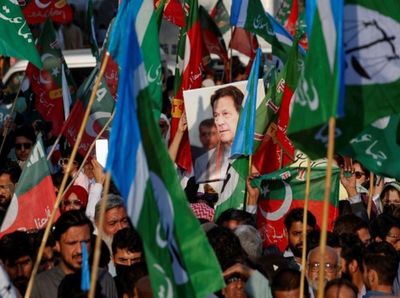 Pak government moves to ban Imran Khan's party, Tehreek-e-Insaaf says govt is daydreaming
