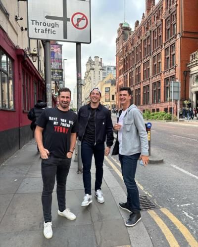 Okay, here's a comprehensive blog post about captions for trip with friends, designed for readability, SEO, and providing real value to the reader.