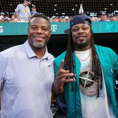 Iconic Moment: Marshawn Lynch And Ken Griffey Jr. Pose Together