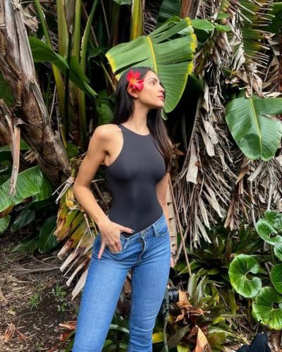 Eiza González Stuns In Chic Vacation Outfit On Instagram