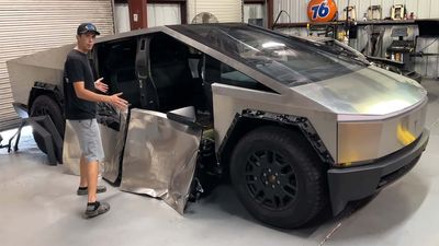 Wrecked Tesla Cybertruck Becomes DIY Repair Project. Here’s How It’s Going So Far