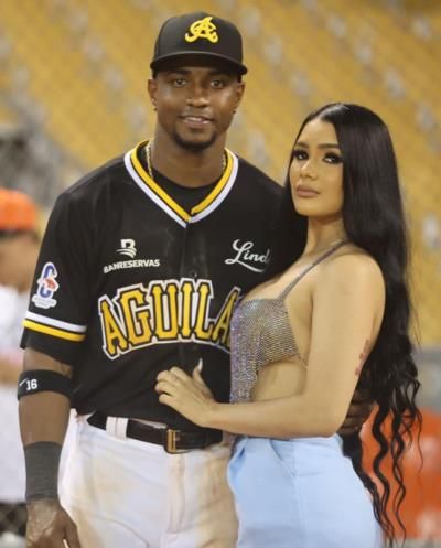 Victor Robles And Wife: A Heartwarming Moment At The Field