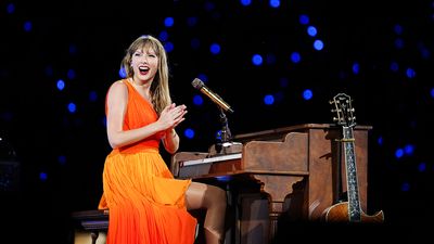 “We have finally broken this thing”: Taylor Swift’s famous Eras Tour piano stops working yet again, but it lives to play another show