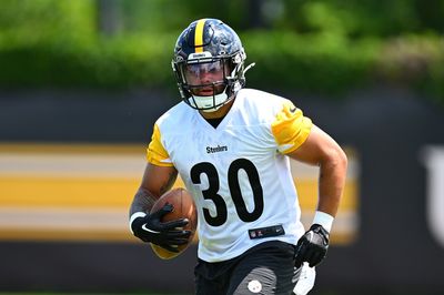 Crazy stat illustrates the value and talent of Steelers RB Jaylen Warren