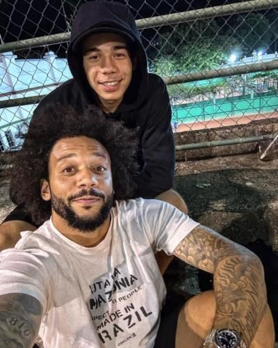 Marcelo Vieira And Enzo Alves Capturing A Selfie Together