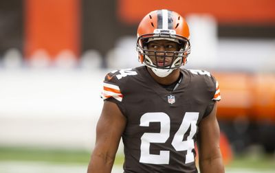 Nick Chubb unthinkably squatted almost 600 pounds just 8 months after his frightening knee injuries